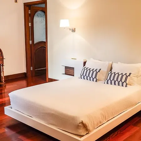 Sleeps 8 With Pool And Wifi Villa
